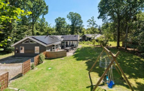 Beautiful Home In Glesborg With Outdoor Swimming Pool, Bønnerup Strand